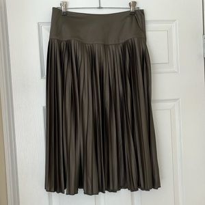Pleated midi skirt by U series from Uniqlo